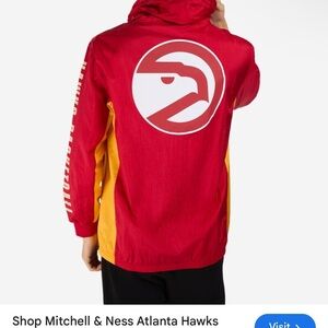 Atlanta Hawks Satin Jacket in Red. Size medium. Nwt